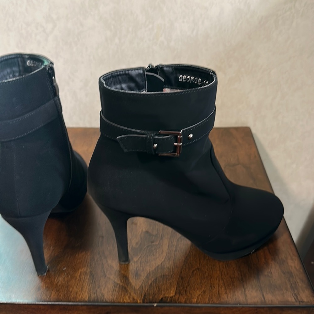 Black booties size 10 Top Moda